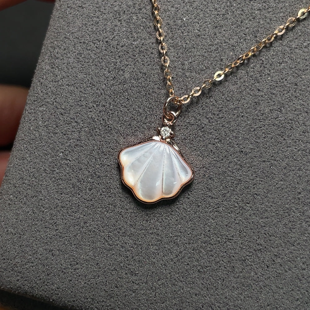 Shell pendant with diamond accents, 18K gold chain (pendant not gold), total weight approximately 2.72g including chain