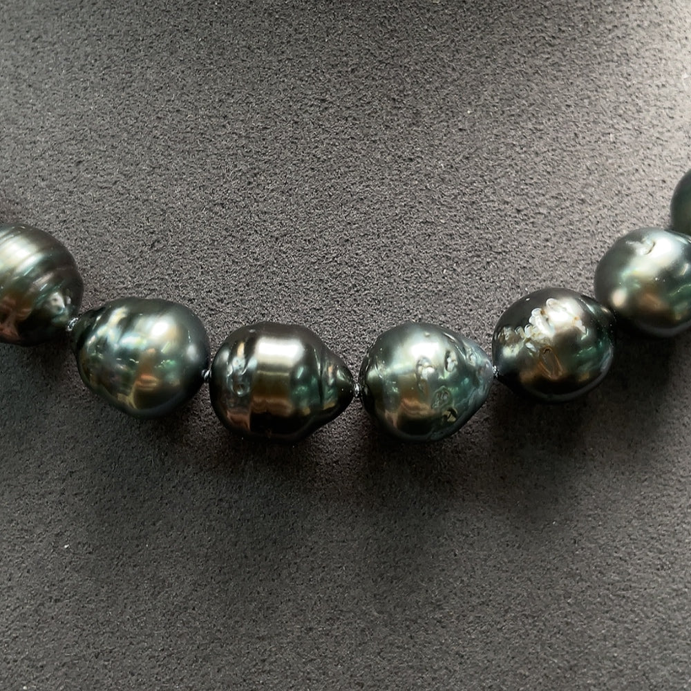 Seawater pearl necklace by HKHQ featuring 14k gold clasp, with pearls 8.9-11.5mm, total weight approx. 62.5g, elegant jewelry piece.