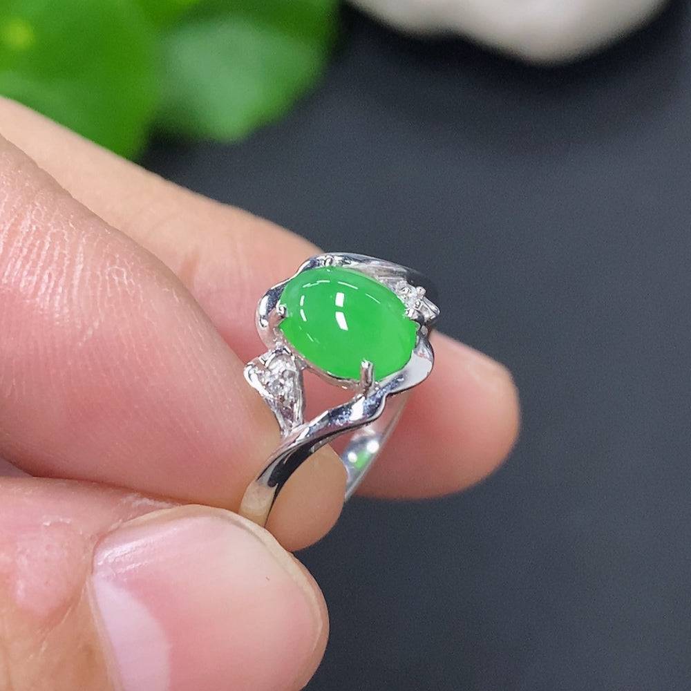HUILIU HQ Jadeite cabochon solitaire ring featuring a polished green jade stone, expertly crafted for elegant jewelry.