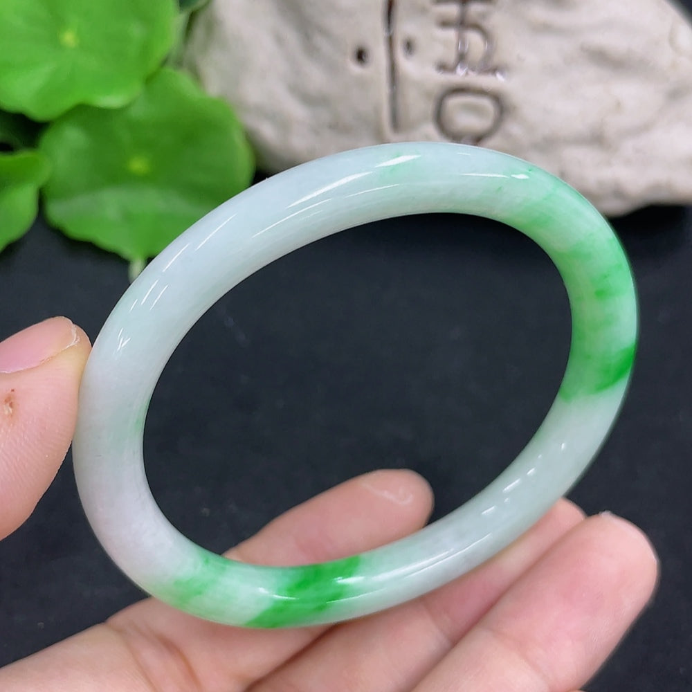 HKHQ jadeite oval bangle in size 54.2 with a polished finish, weighs 25.8g, showcasing smooth, elegant craftsmanship.