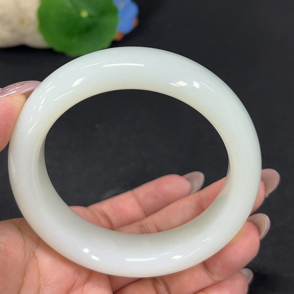 HKHQ Hetian Jade round bracelet, size 61.5, with approximate weight of 103.78g, showcasing smooth, polished jade beads.