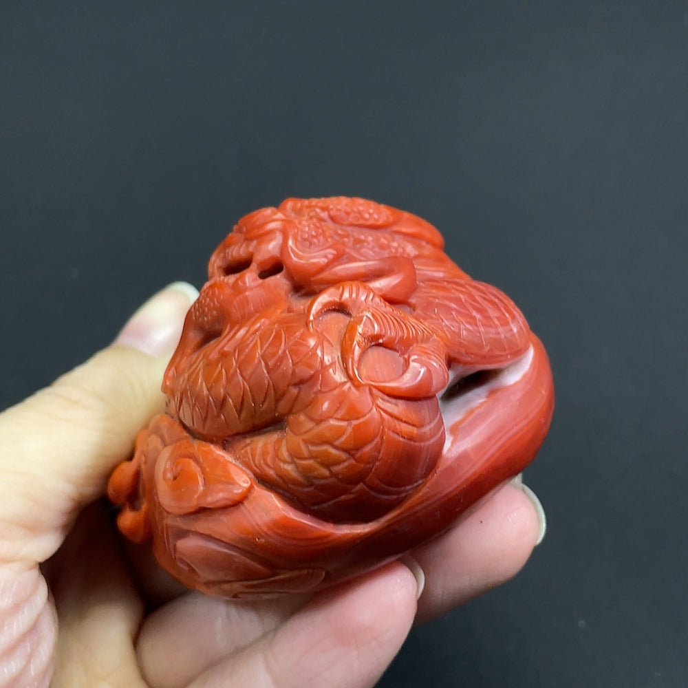 South Red Agate gemstone pendant with visible organic matter, weighing approximately 132.3g, by HKHQ.