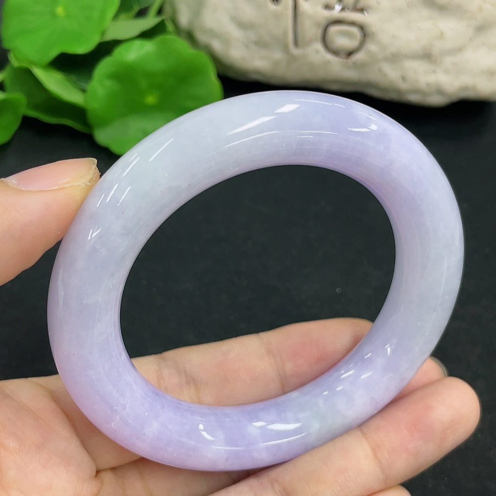 HKHQ jadeite round bangle, size 52.4, with natural green hue and smooth polished surface, weighing approximately 75.76g.