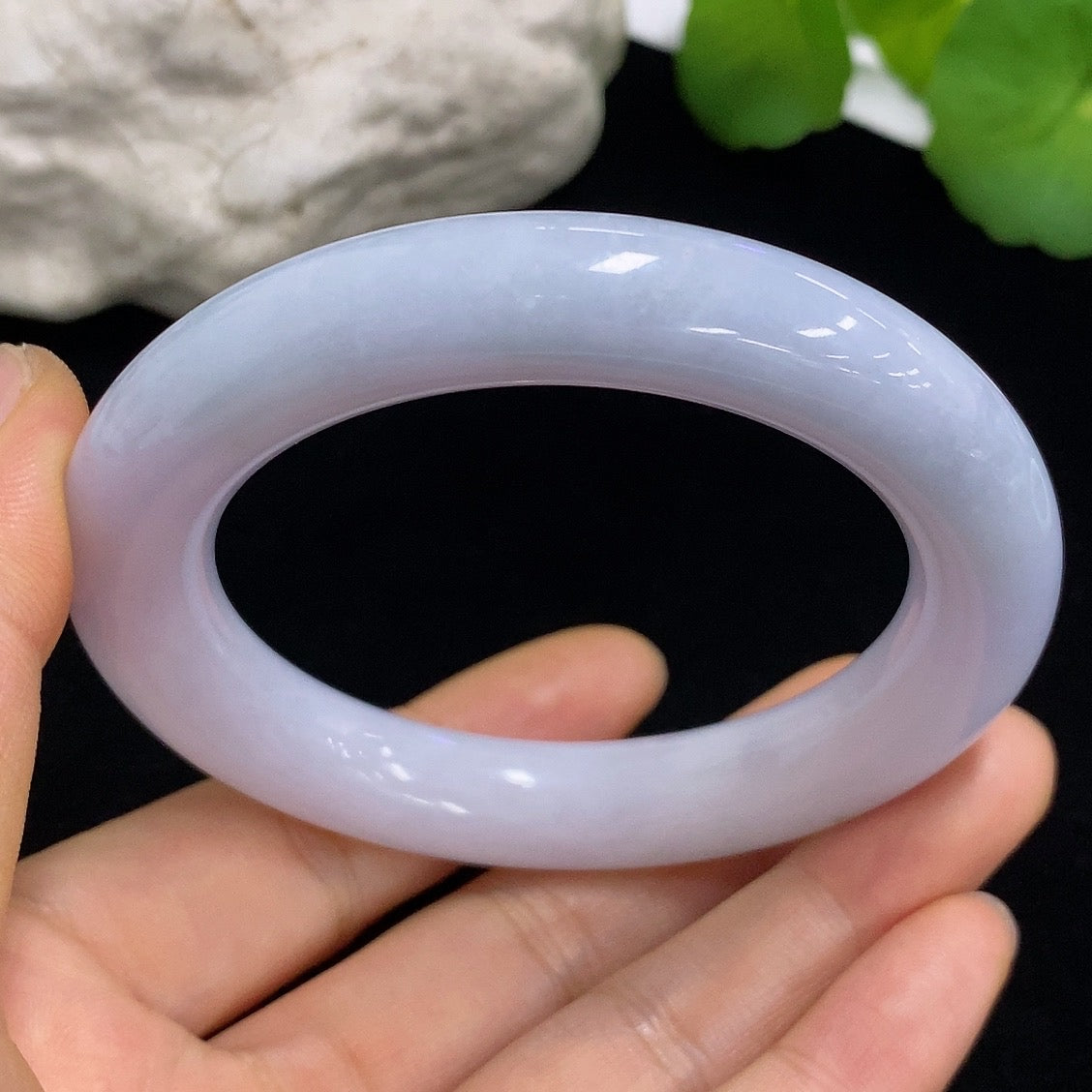 HKHQ jadeite round bangle in size 54.5 with a weight of 71.4g, showcasing smooth, polished jadeite jewelry.