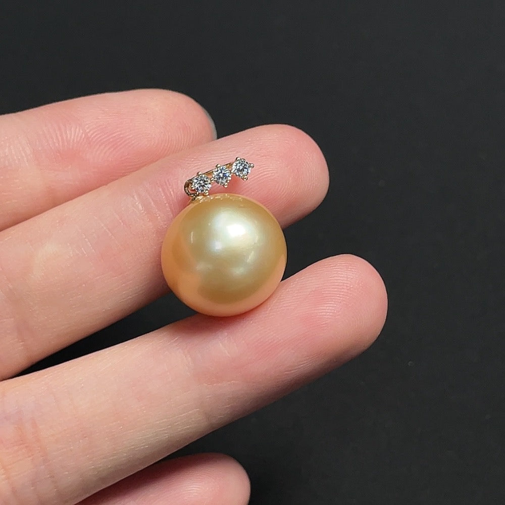 Seawater Pearl Pendant in 14K Gold, Card Size Approx. 14.5mm, Total Weight About 4.70g, Color Origin Undetermined, Non-Diamond