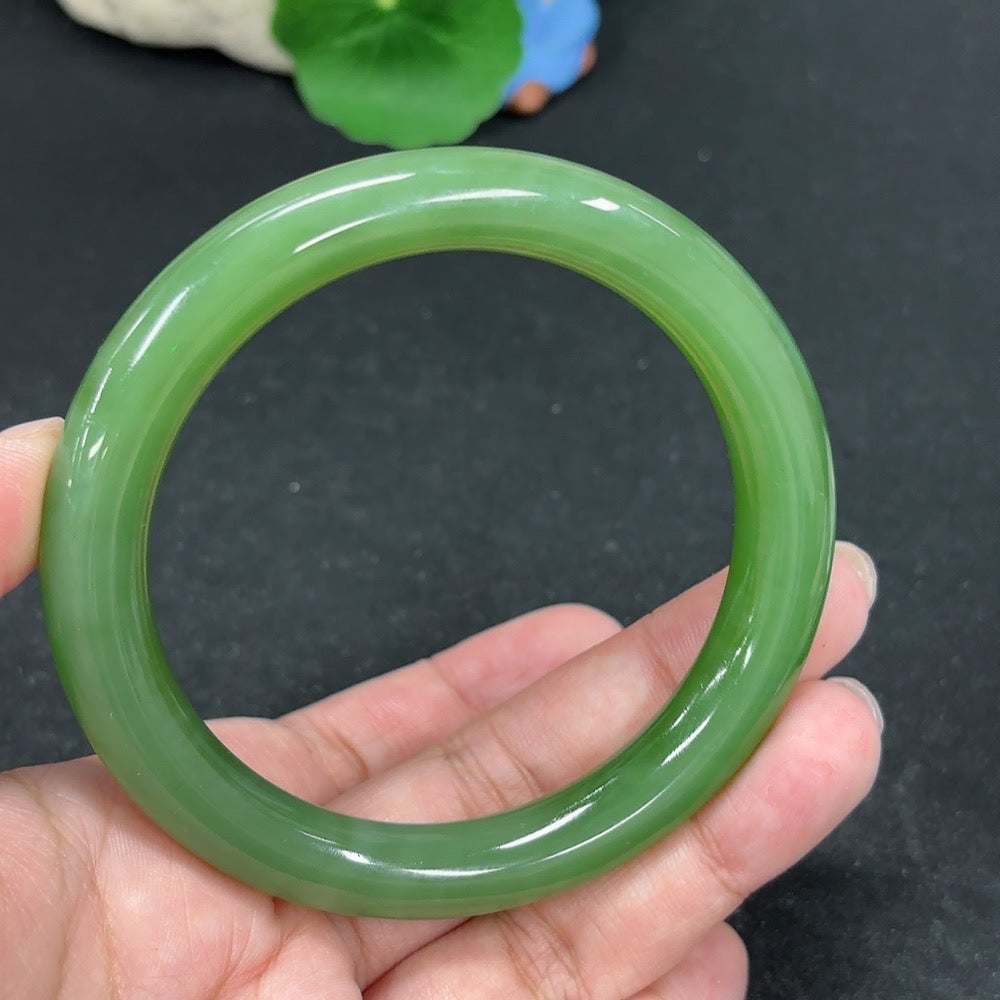 HKHQ Hetian Jade round bangle, size 60, weighing 53.1g, showcasing smooth, polished green jade bracelet with natural stone texture.