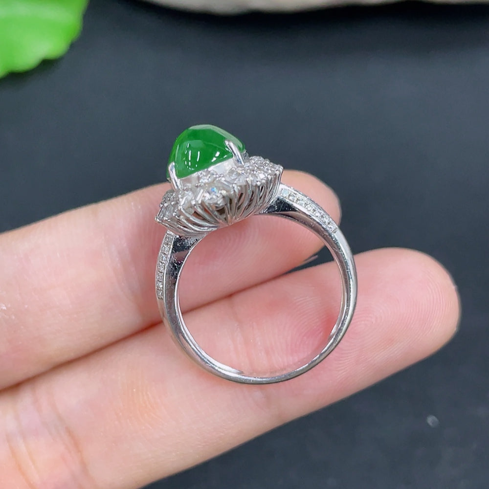 Elegant jadeite ring with 18k non-diamond setting, size 14, weighing approximately 5.7g, crafted by HKHQ.