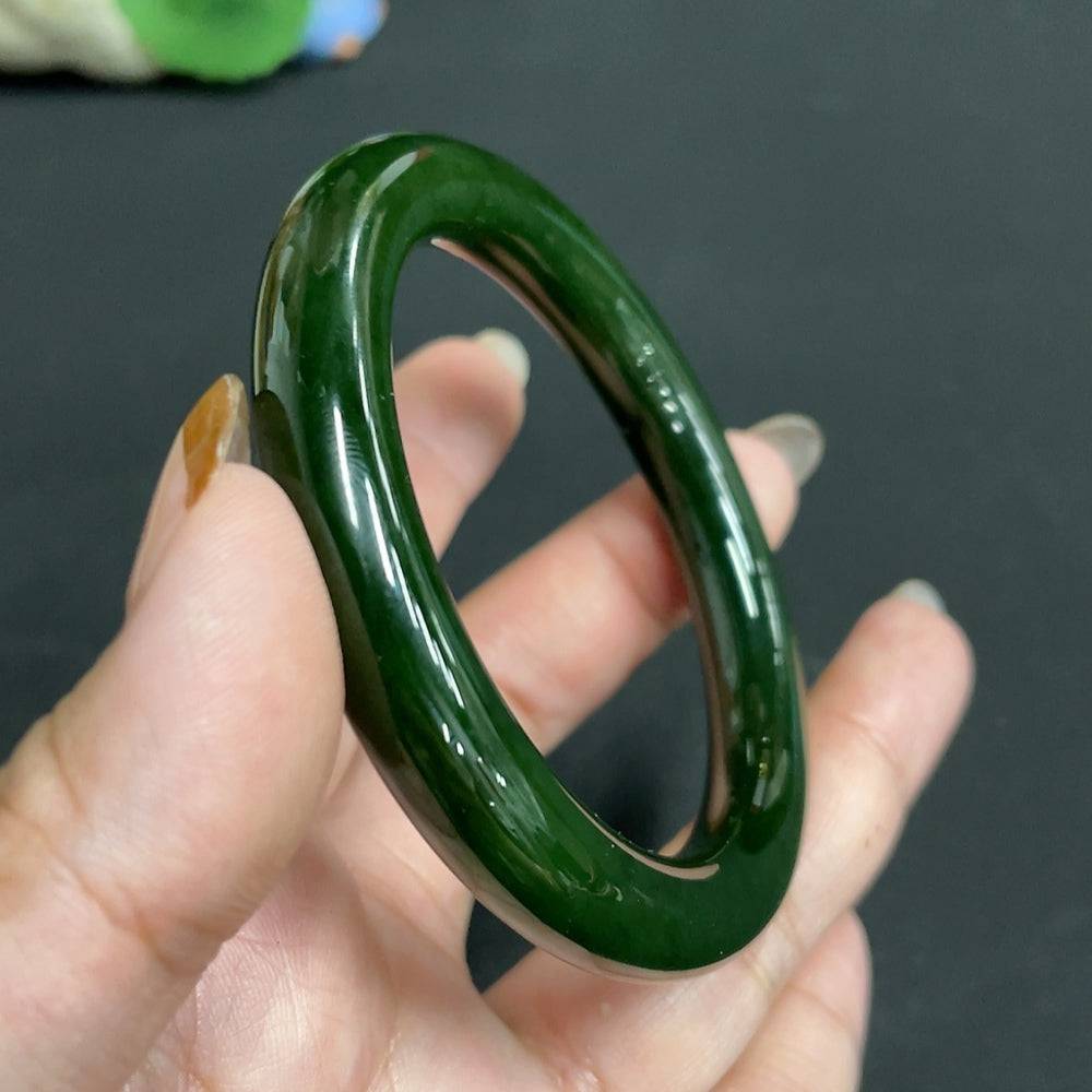 Hetian Jade Jasper round bangle by HUILIU HQ, size 55.7, featuring polished jade and jasper stones with a smooth, rounded design.