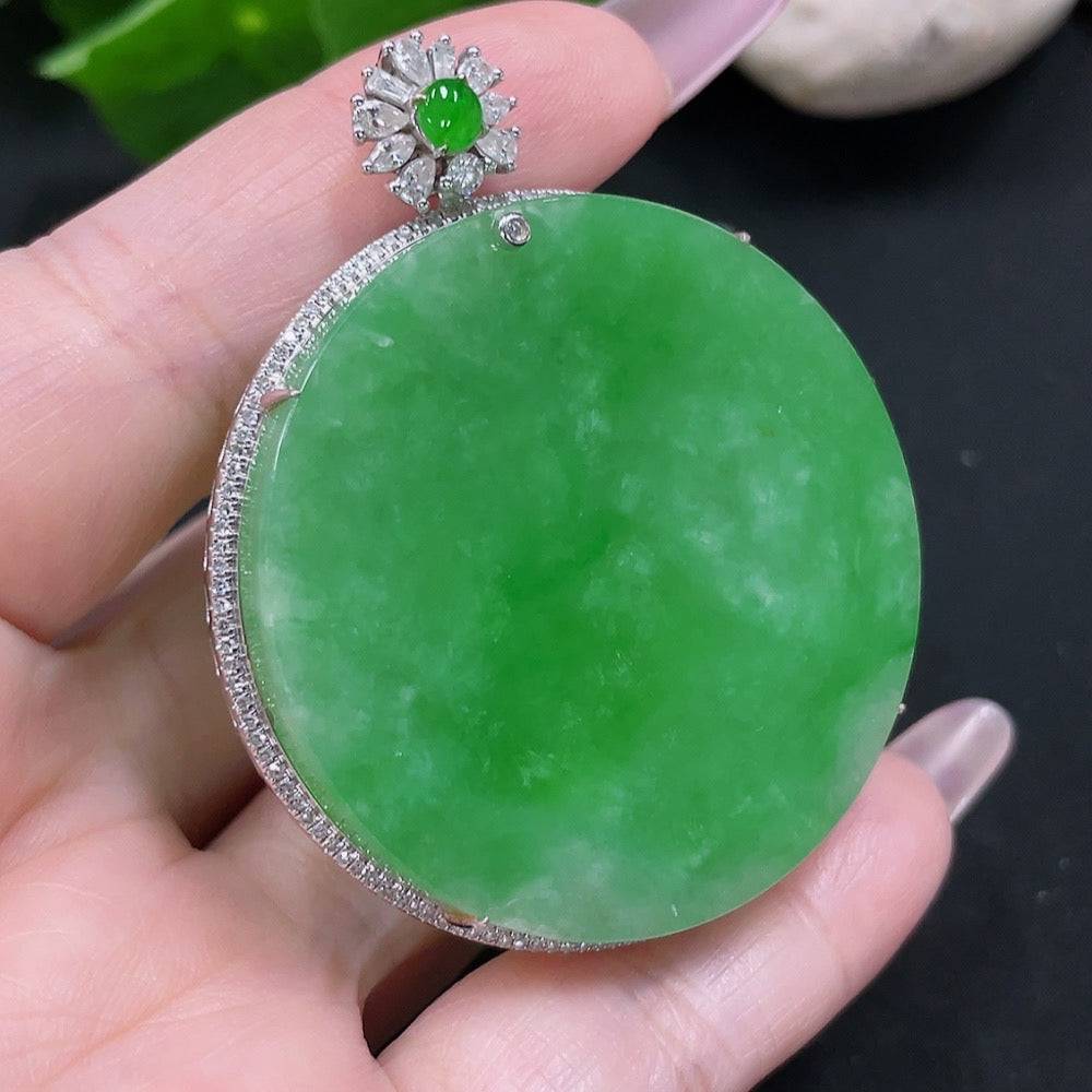 Jadeite plain pendant with 18K gold setting, accented with diamonds, weighing approximately 23.5g, from HUILIU HQ.