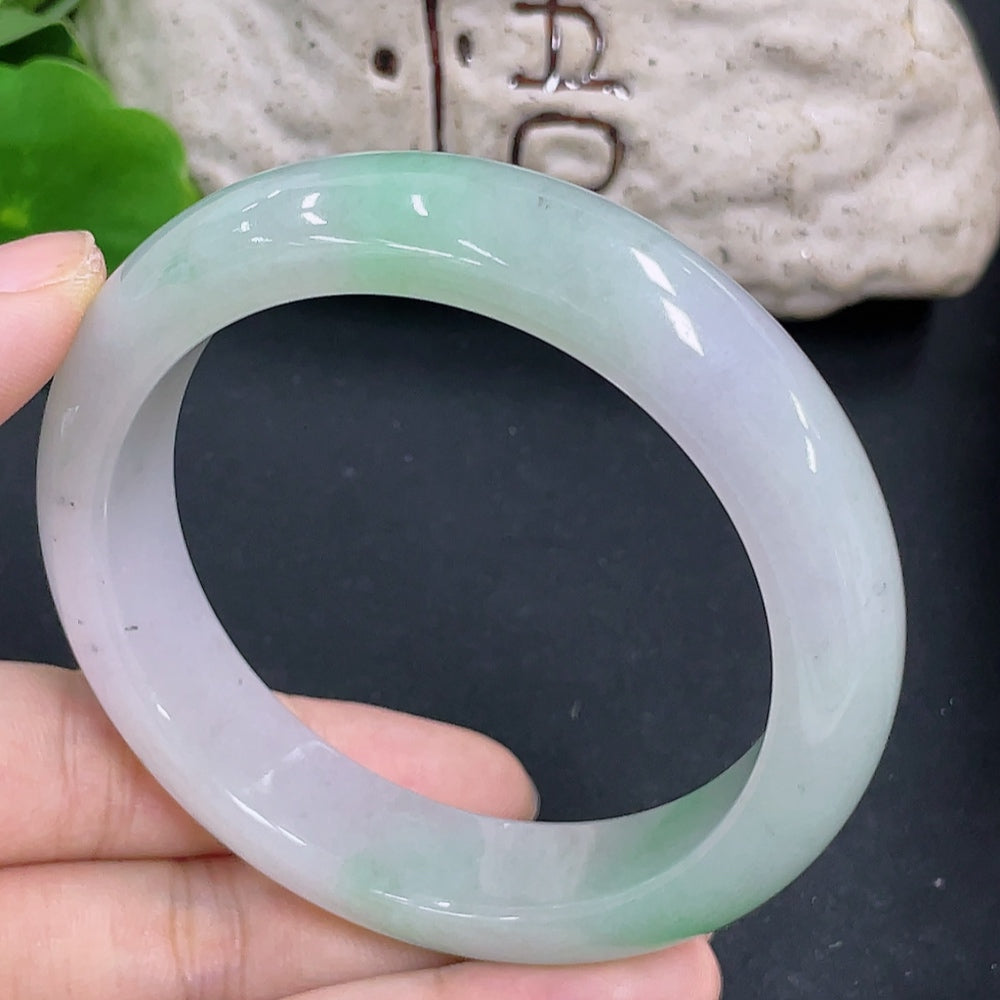HKHQ jadeite round bangle, 72g, size 58, featuring smooth green jade with a polished finish.