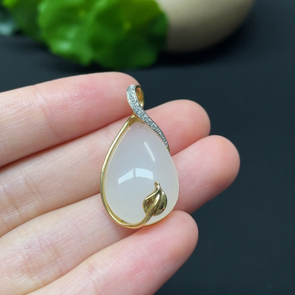 Hetian Jade water drop pendant necklace with 18K gold accents and diamond details, showcasing elegant craftsmanship.