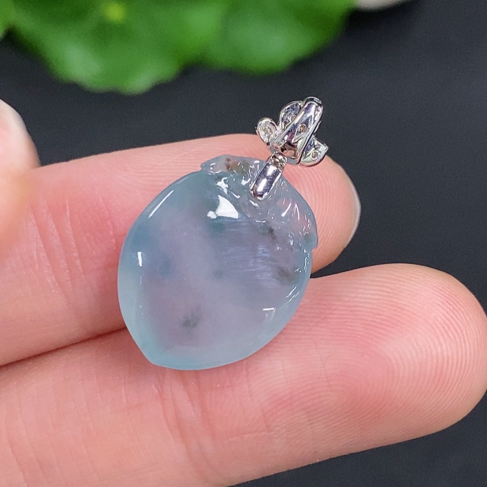 Jadeite Peach Pendant with 18K Gold Clasp, Total Weight Approximately 3.5g
