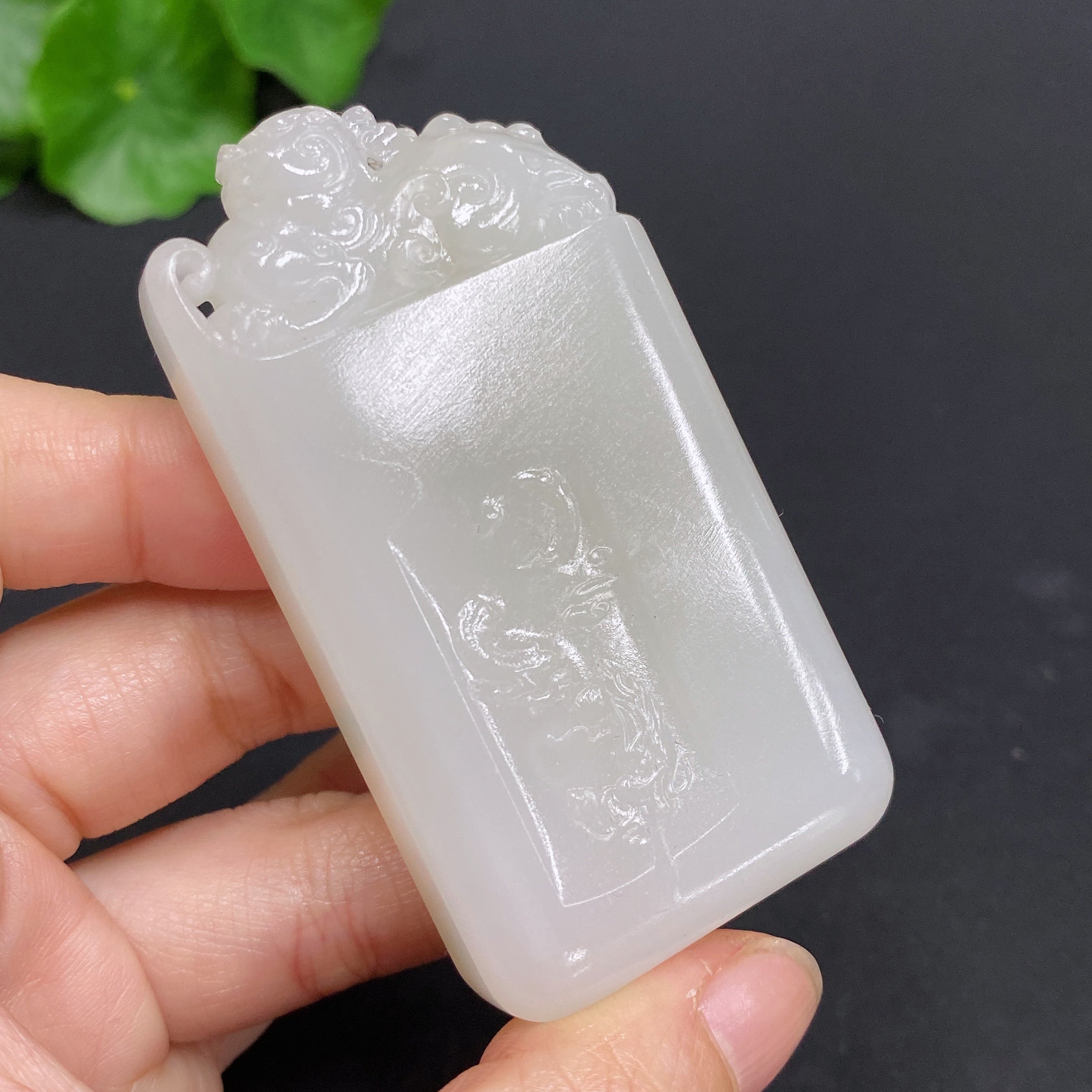 허톈 옥 펜던트 고대 명판 총 중량 약 72.7g