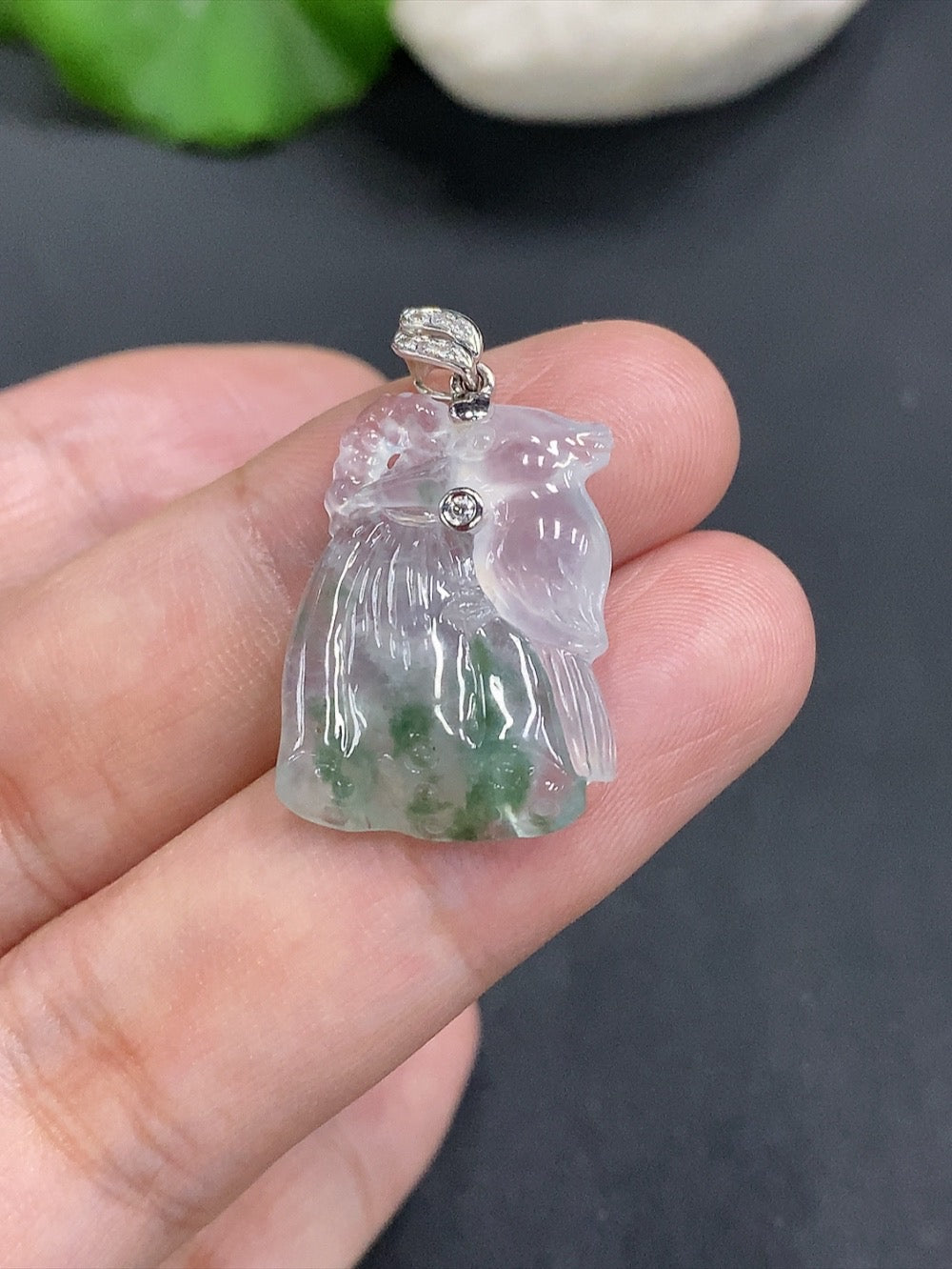 JadeiteLotus Pod Pendant with 18K Gold Clasp, Total Weight 3.027g