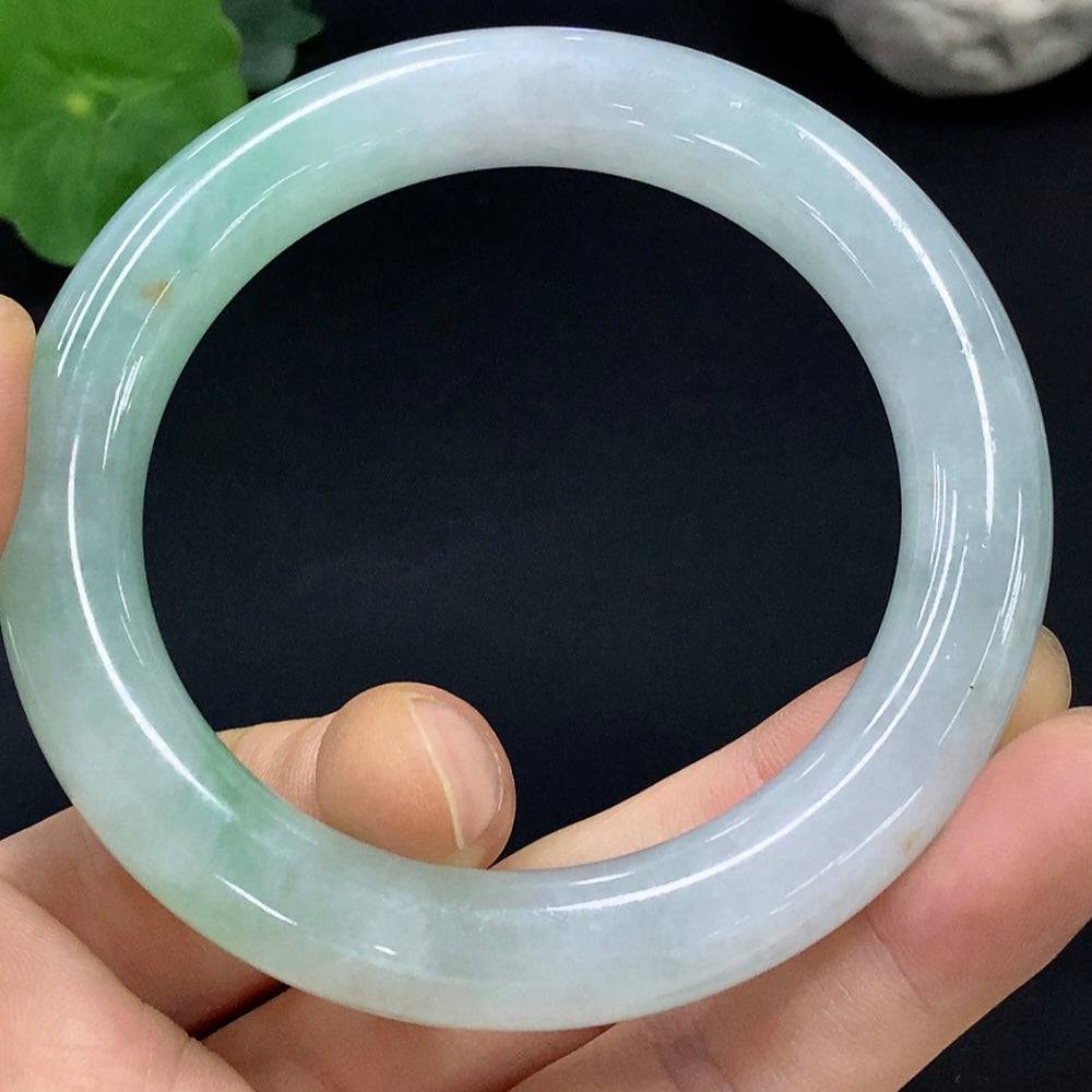 Huiliu certified jadeite round bangle showcasing smooth, polished green jade with a glossy finish and traditional design.