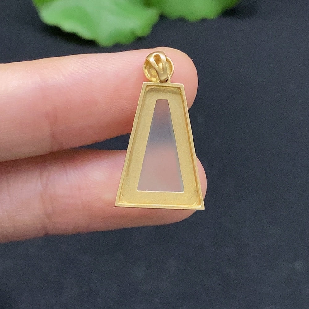 Jadeite Pendant with 18K Gold Setting Total Weight Approx. 2g