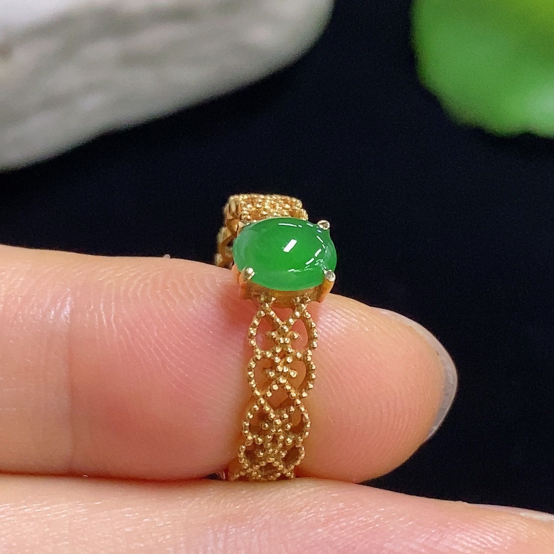 Jadeite Cabochon Inlay Ring 18K