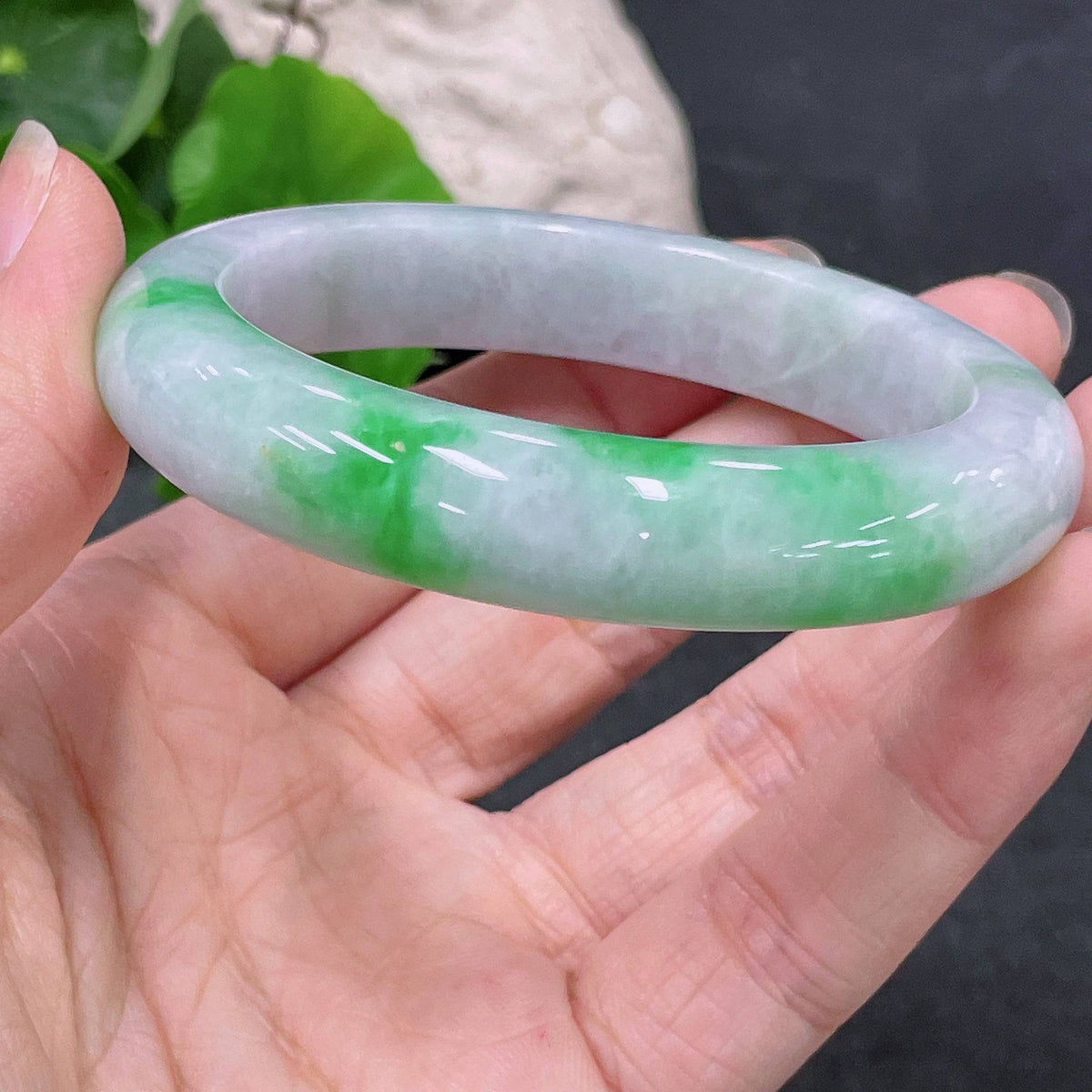 Huiliu Jadeite round bangle showcasing smooth, polished green jadeite with a glossy finish and traditional craftsmanship.