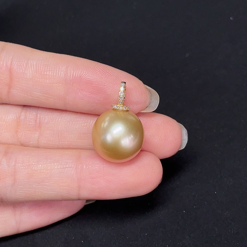 Saltwater Pearl Pendant with 18K Gold, Accented with Diamonds