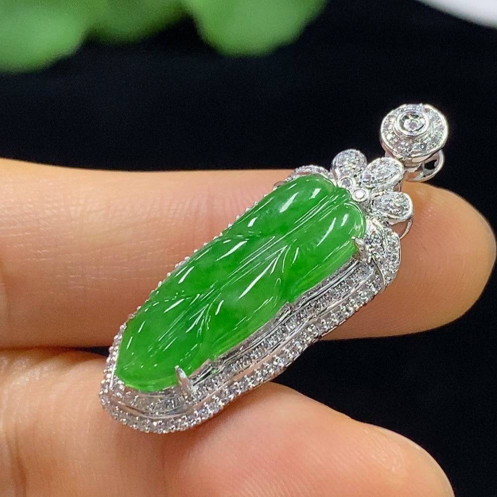 Jadeite leaf pendant with 18k gold and diamond accents, crafted by HUILIU HQ, weighs approximately 4.92g.