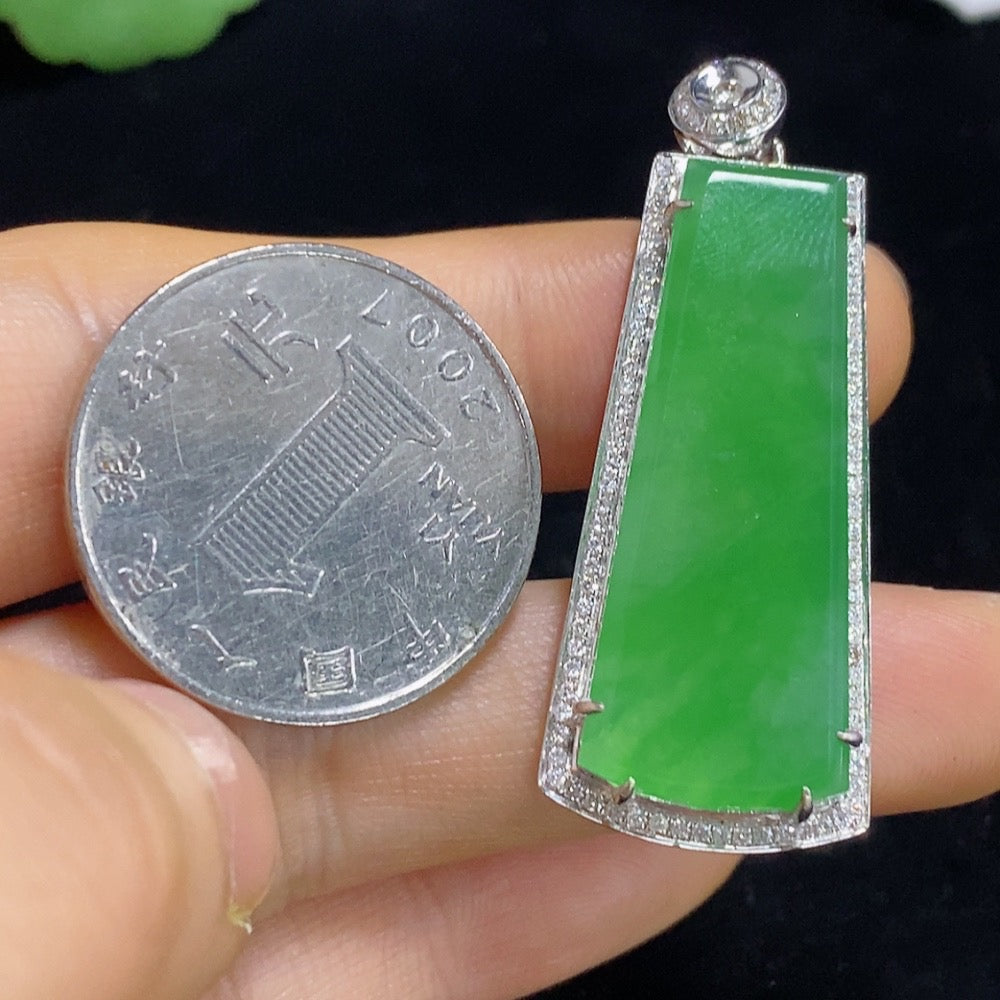 Jadeite Plain Pendant inlay pendant 18k with diamond, total weight about 10g