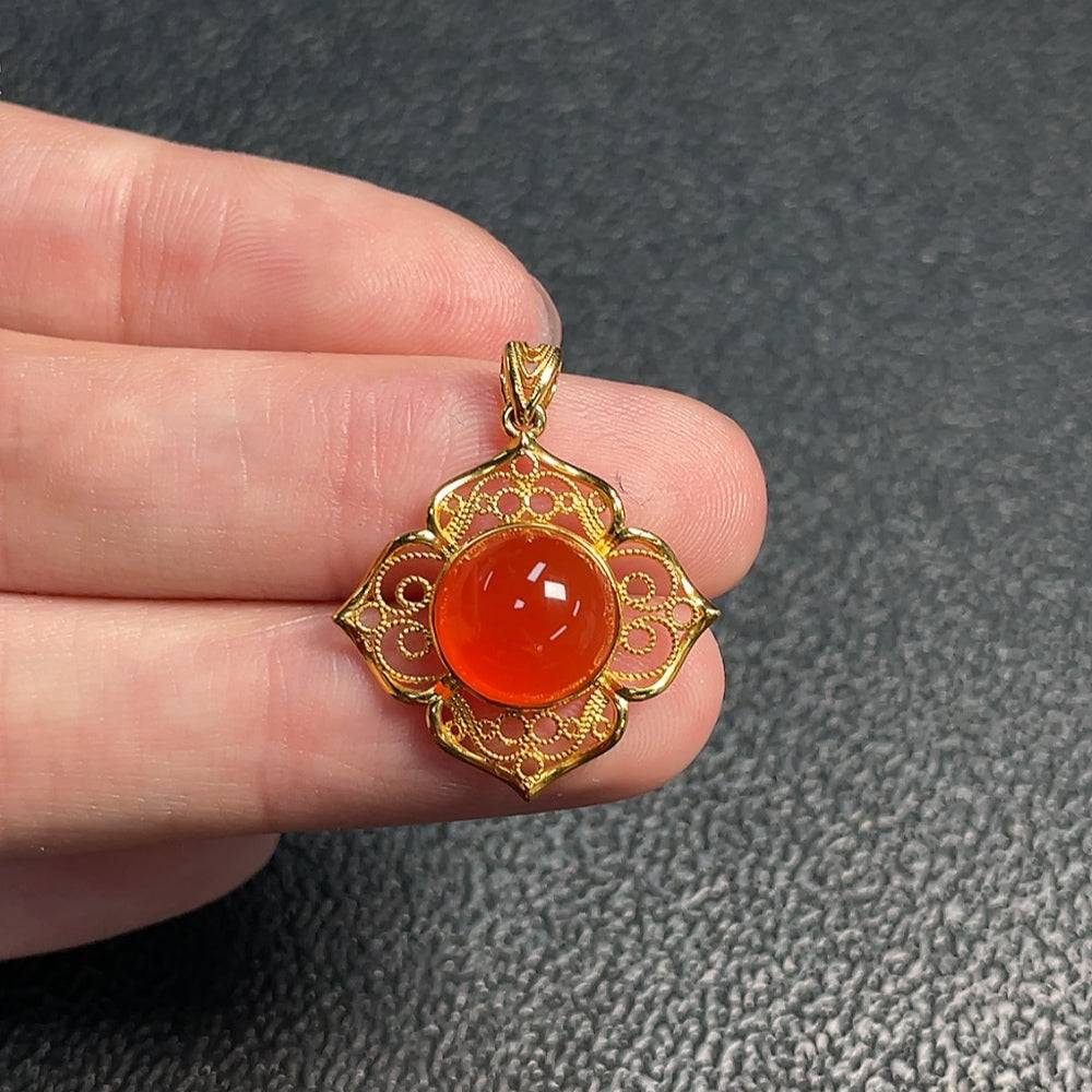 Red agate pendant from HUILIU HQ featuring a polished gemstone with a smooth, rounded shape and natural red coloration.