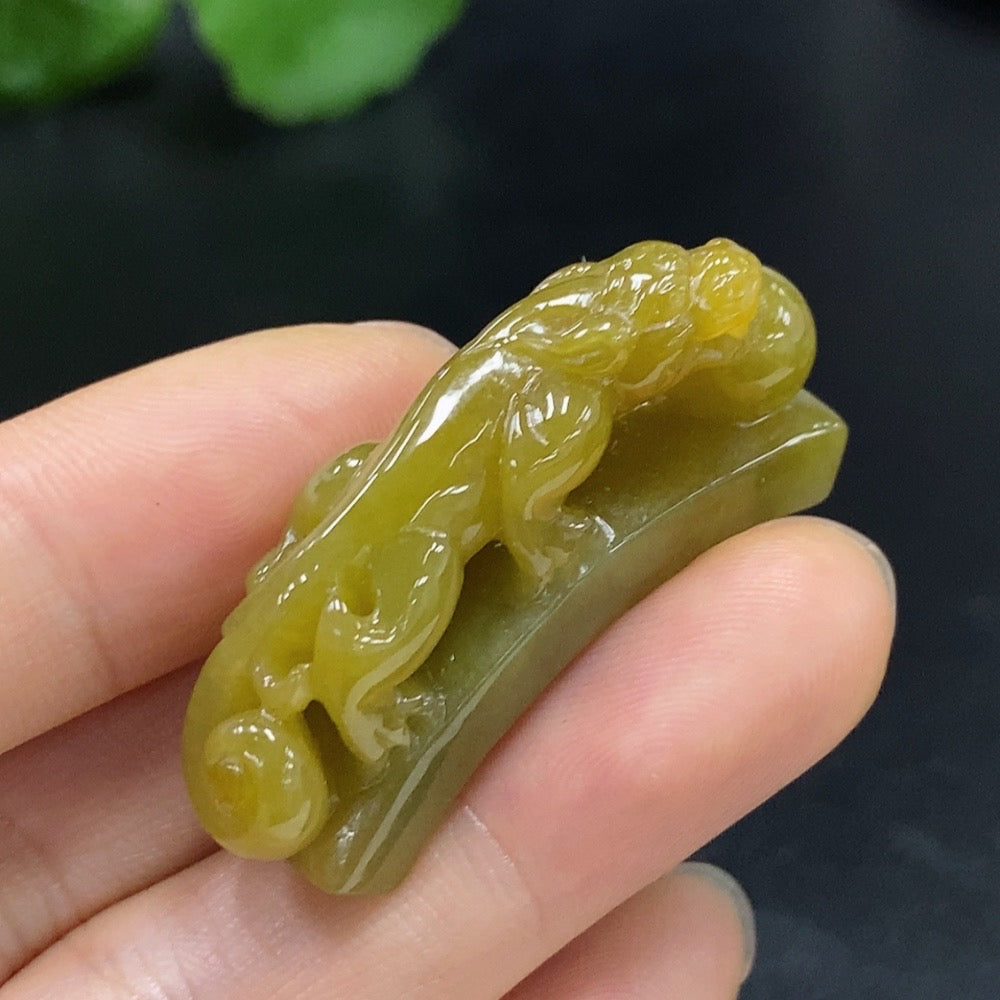 JadeitePi Xiu Hand Plaque Total Weight Approx. 14.81g Color Origin Undetermined