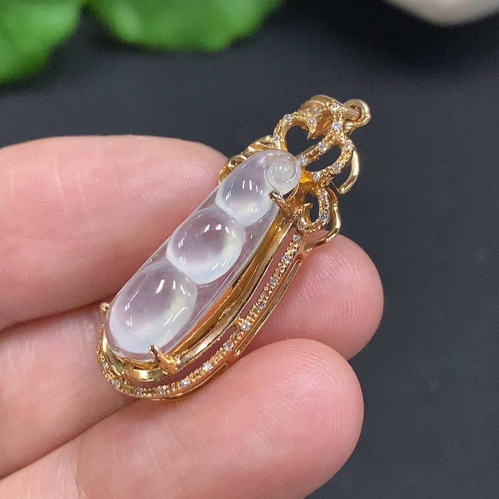 Jadeite lucky bean pendant with 18k gold accents and diamond details, crafted by HUILIU HQ, weighing approximately 3.7g.