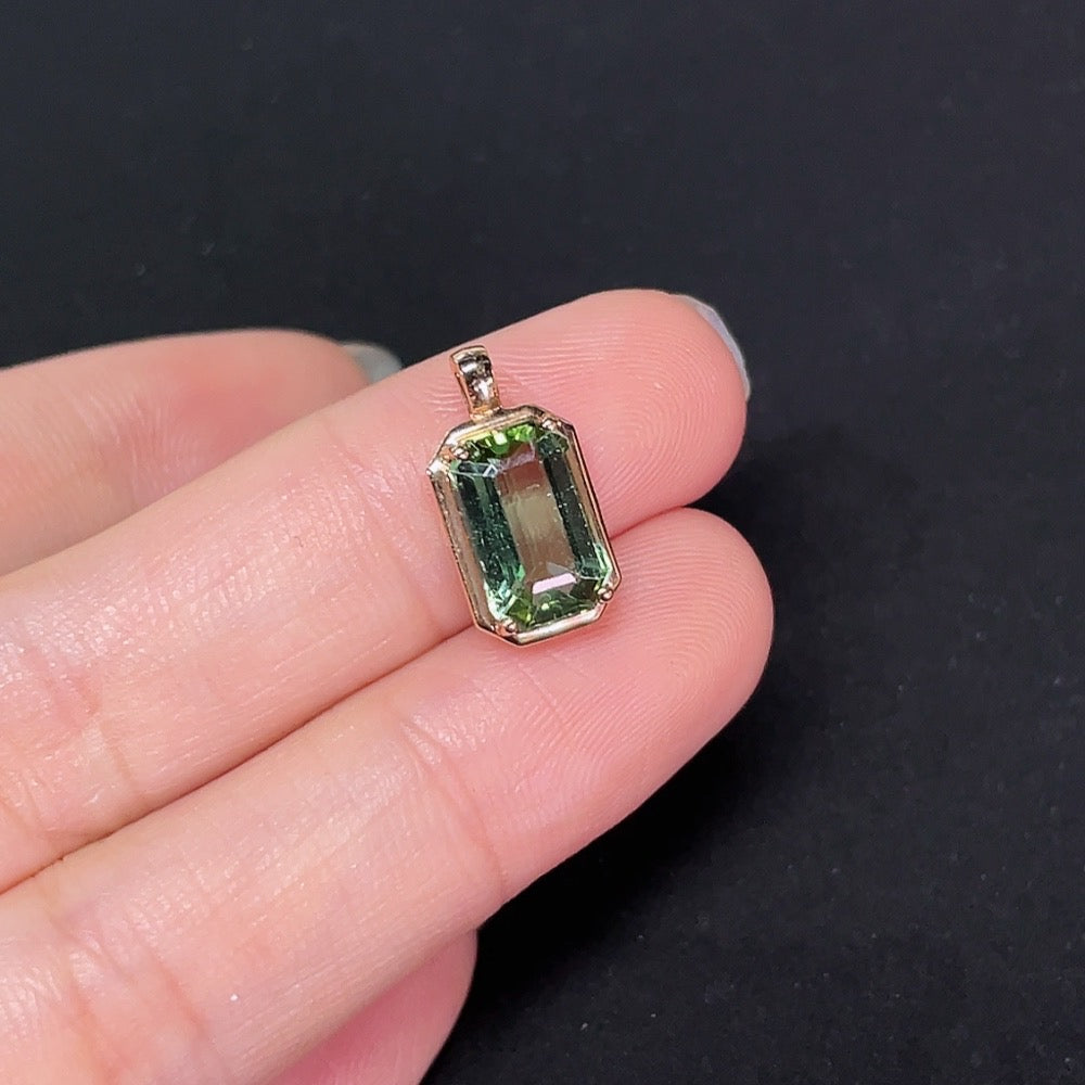 Tourmaline Inlaid Pendant 18K Gold