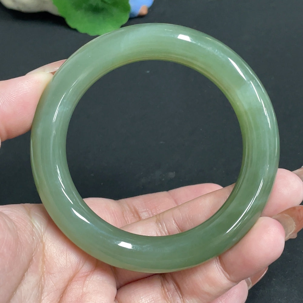 HUILIU HQ Hetian Jade round bangle, size 56.7, weighing approx. 63.7g, showcasing smooth polished jade surface.