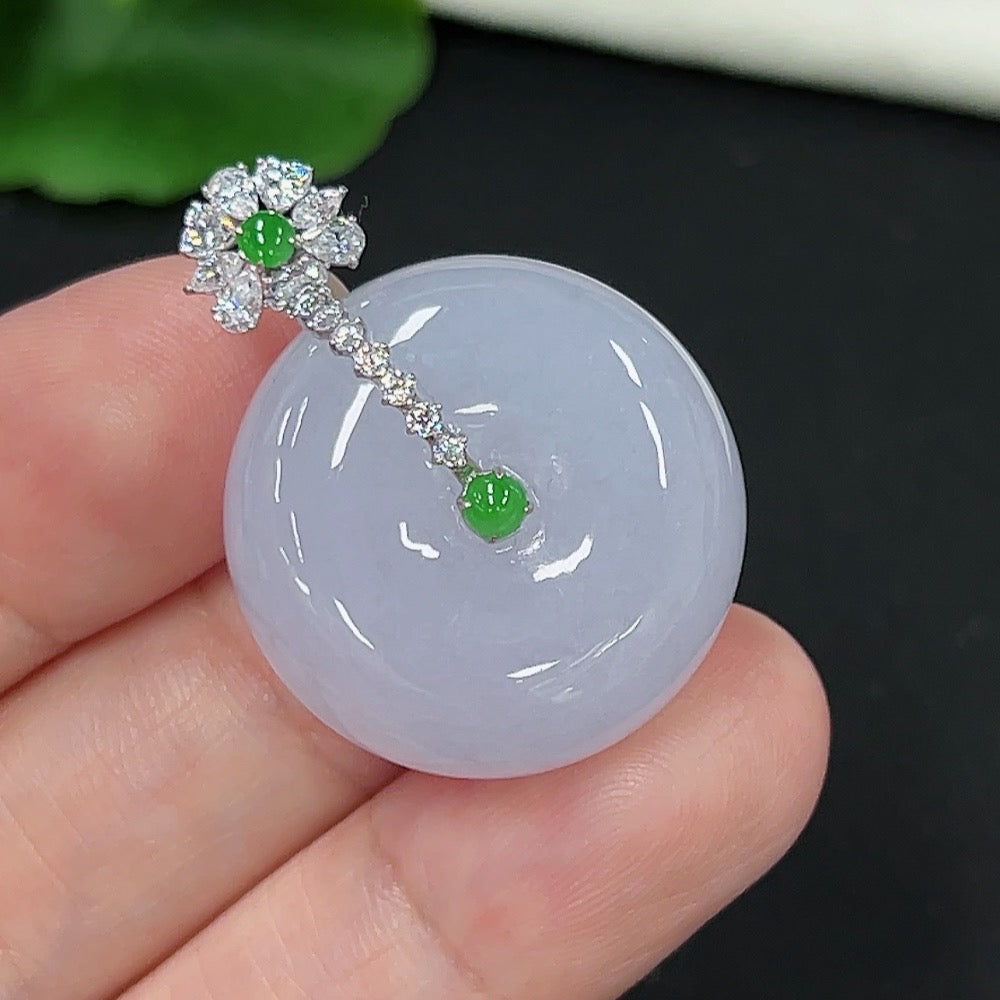 HKHQ Jadeite Safety Buckle Pendant necklace featuring an 18K non-diamond design with a sleek, polished jadeite safety buckle charm.