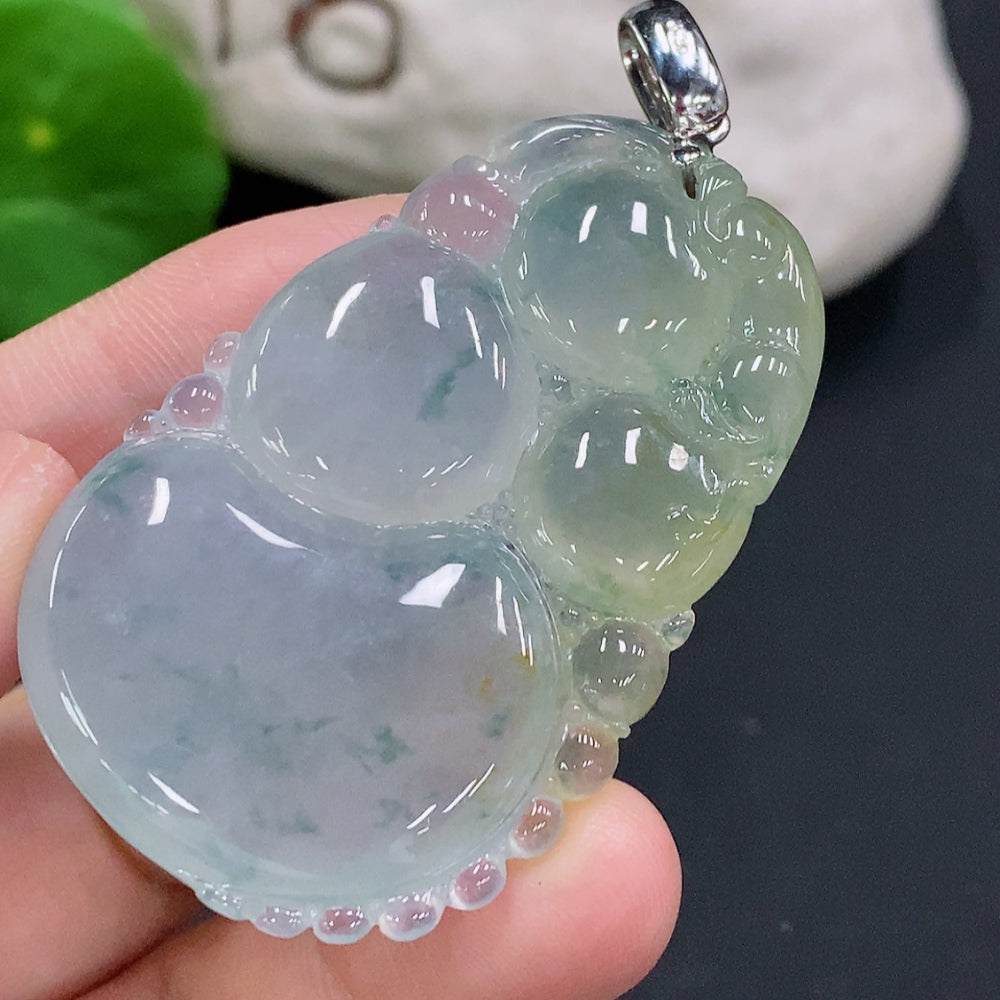 Jadeite Gourd Pendant with 18K Gold Clasp, Total Weight Approximately 26.3g
