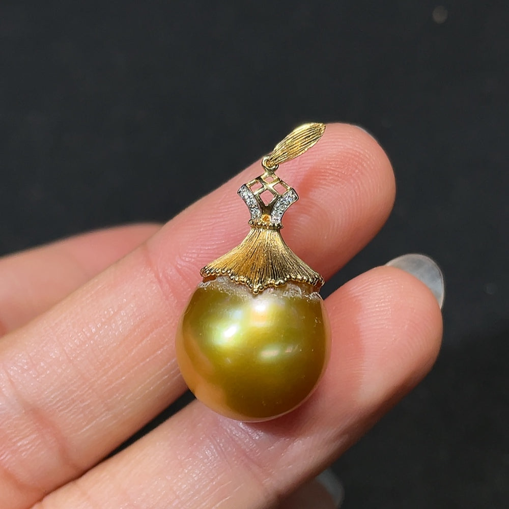 Seawater Pearl Pendant with 18K Gold, Approximately 14.6mm, Color Origin Undetermined, Accented with Diamonds