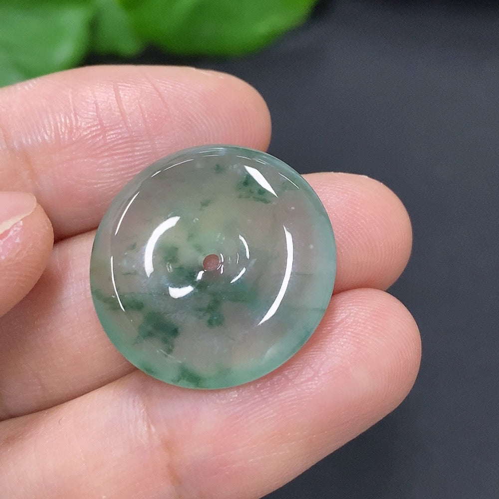 Jadeite Peace Knot, total weight approx. 4.2g