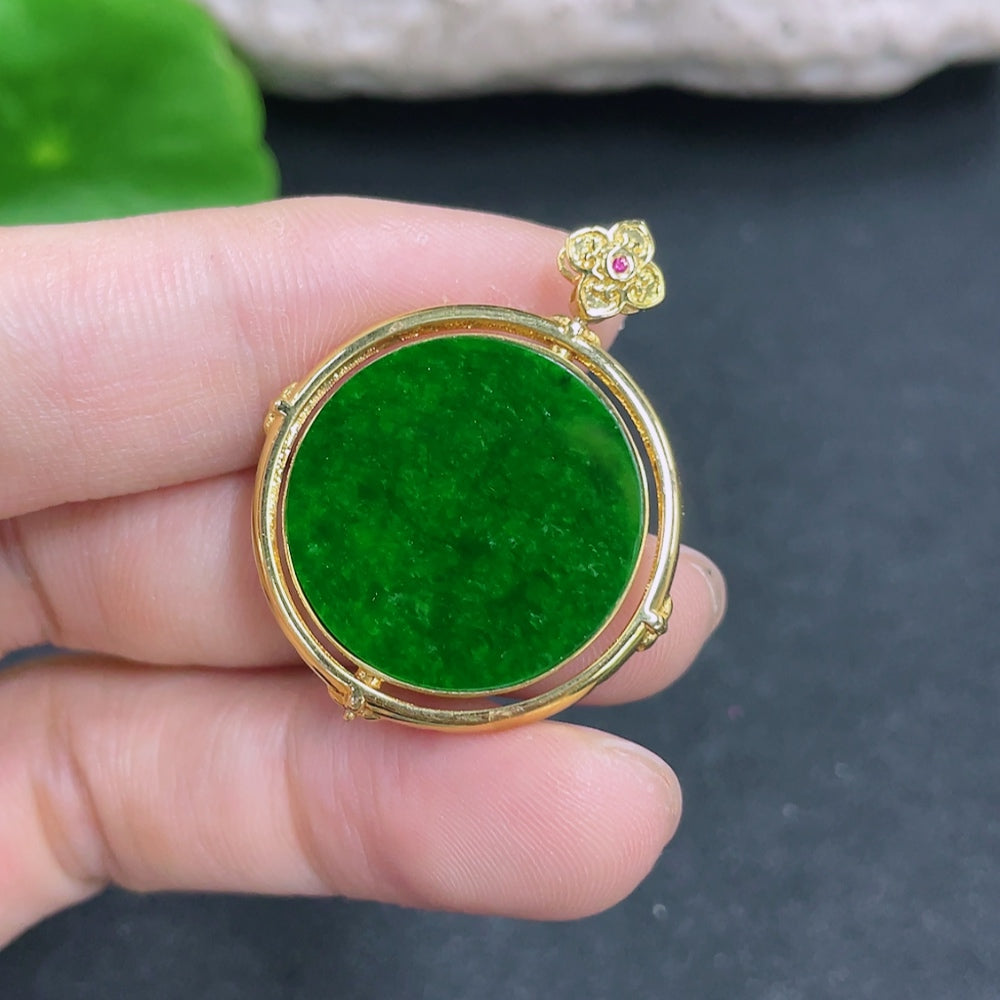 Jadeite Pendant 18k with Diamond Accent Total Weight Approx.4.8g