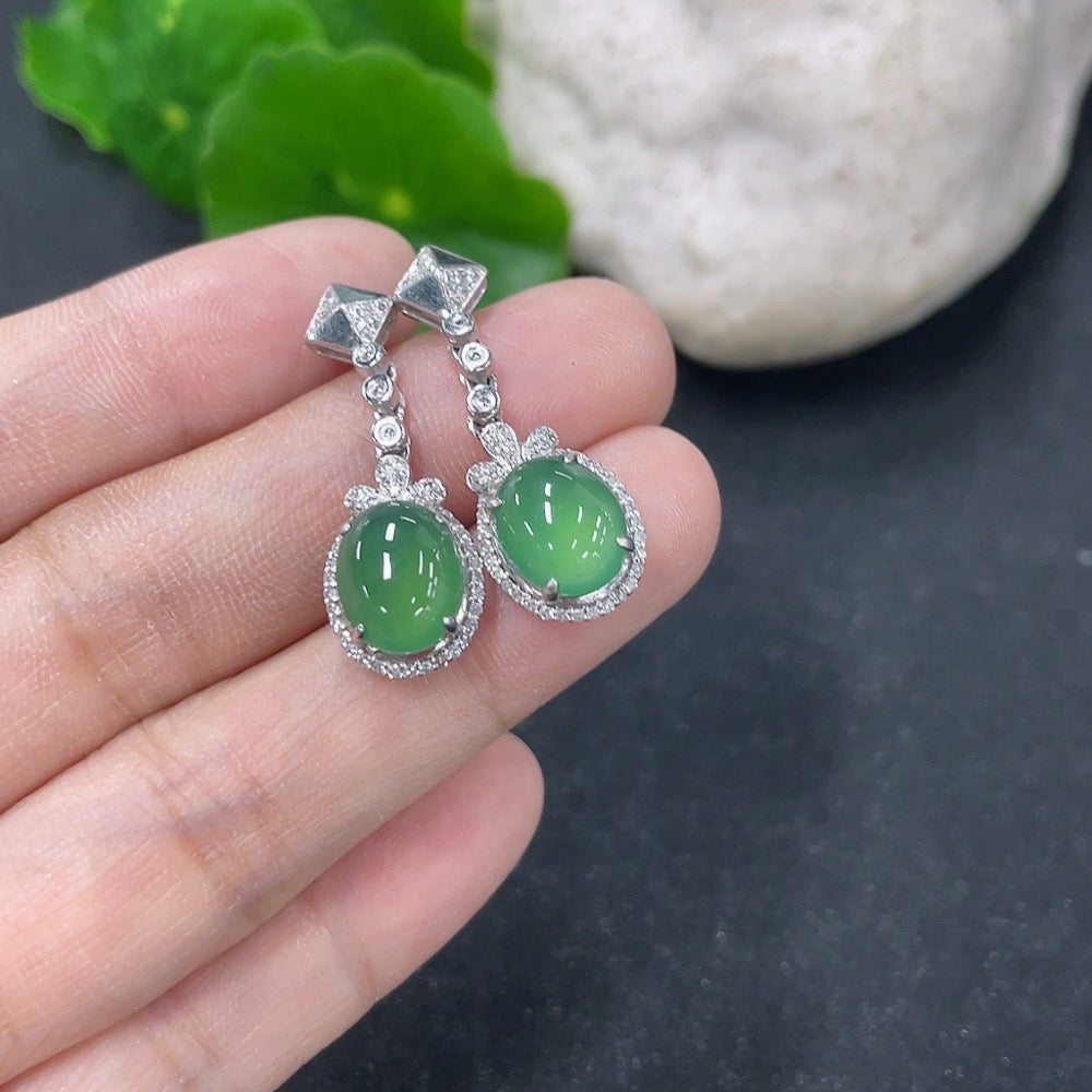 HKHQ jadeite inlaid earrings with 18K gold and diamond accents, showcasing detailed craftsmanship and elegant jewelry design.