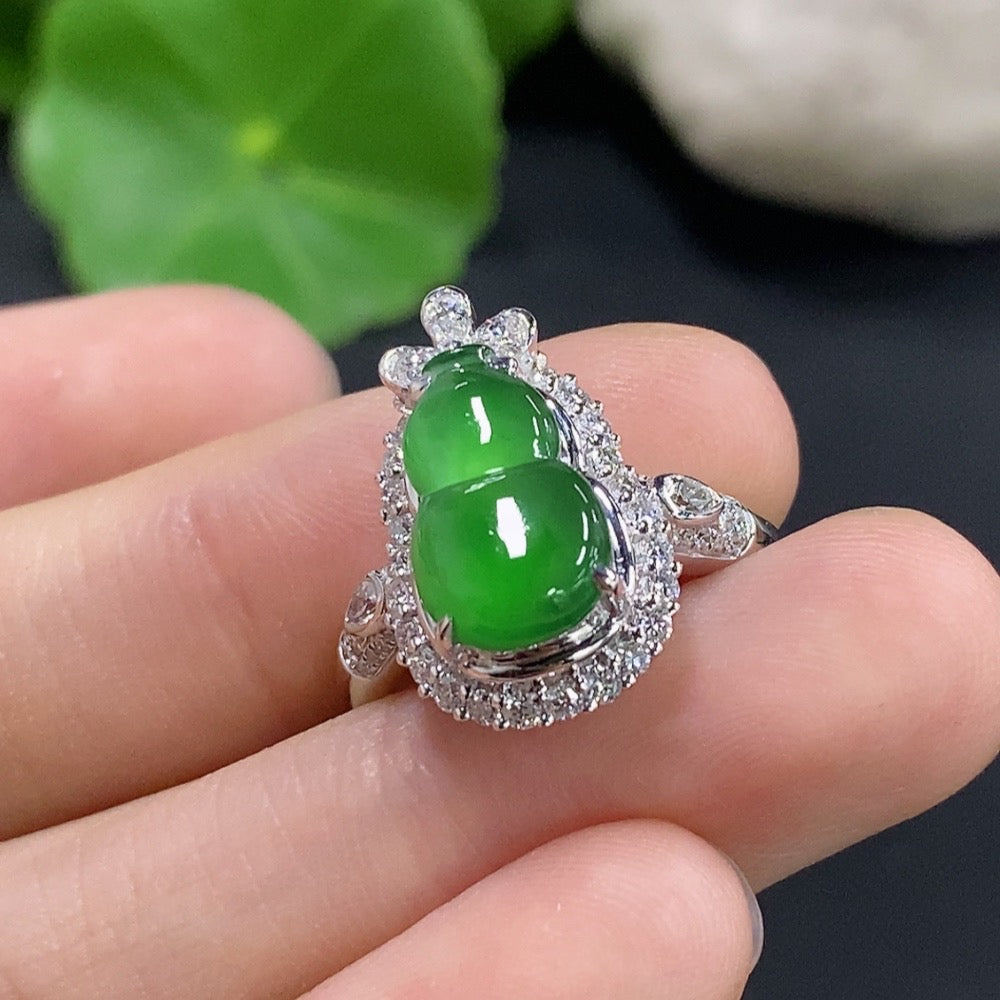 Jadeite inlaid ring 18K gold (with diamond accents)