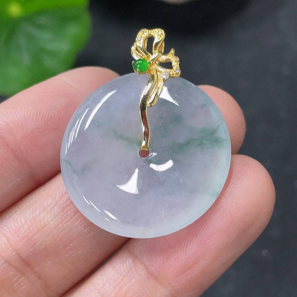 Jadeite peace knot pendant with 18k gold clasp, weighs 5.22g, featuring smooth green jade with intricate knot design.