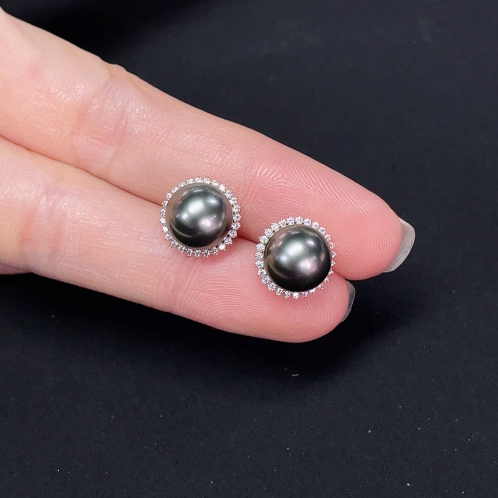 Saltwater pearl stud earrings, 18K gold, non-diamond