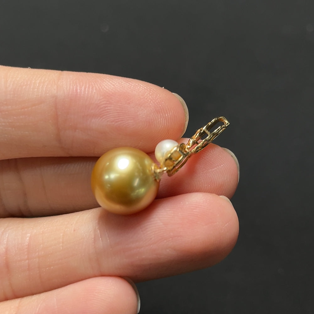 Seawater pearl pendant necklace with white pearl, 18K gold color, HKHQ brand, about 10.5mm diameter, total weight 2.42g