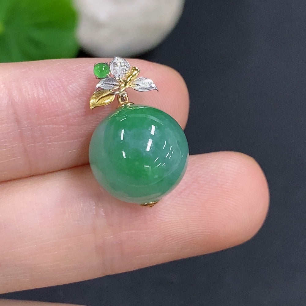 Jadeite Single Bezel Pendant with 18K Gold Clasp, Non-Diamond