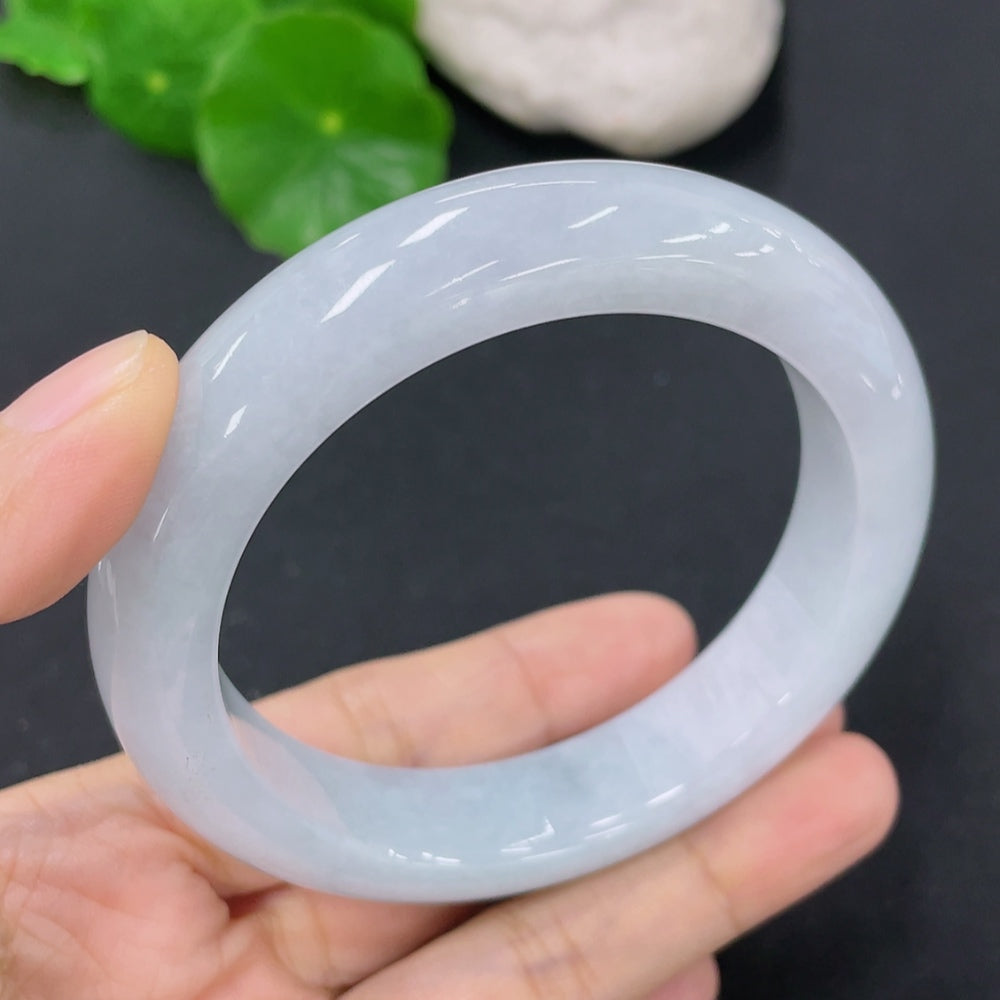 HKHQ jadeite round bangle in size 56.7, weighing 71.2g, showcasing smooth, polished jadeite with a glossy finish.