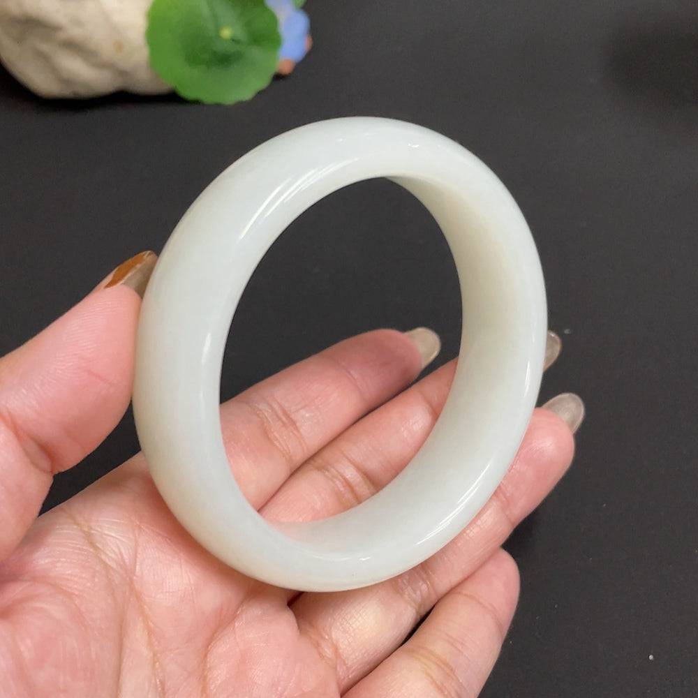 Hetian Jade round bracelet by HUILIU HQ, size 60.9, with a total weight of 90.5g, featuring smooth polished jade beads.