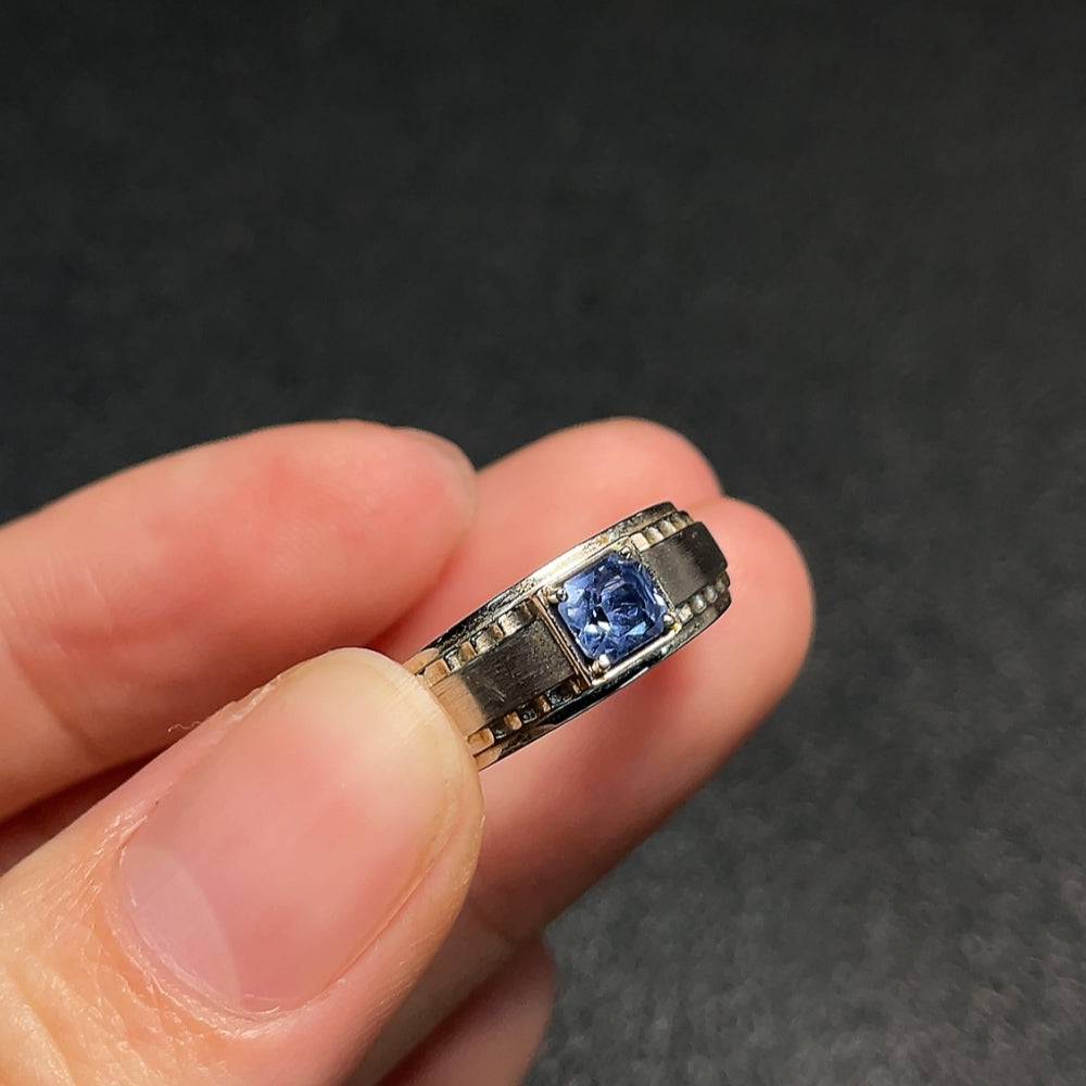 Huiliu Sapphire gemstone ring with a 3.7mm sapphire stone, crafted in gold alloy, certified by Huiliu HQ.