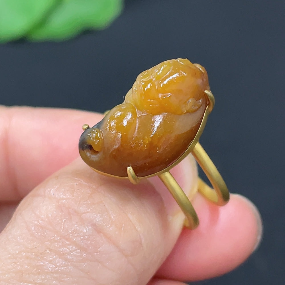 HKHQ Hetian Jade Auspicious Beast inlaid ring showcasing detailed jade craftsmanship and intricate design.