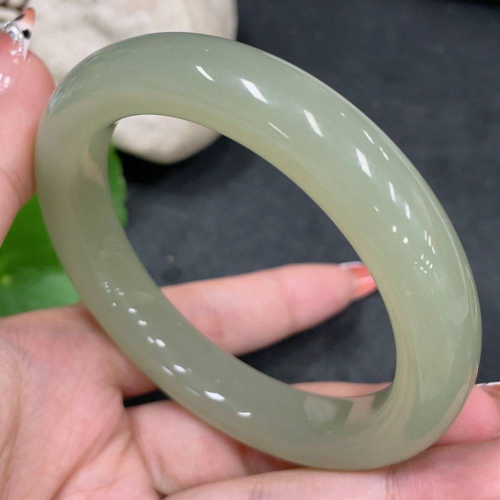 HUILIU HQ Hetian Jade round bracelet with a size of 58.2mm and weight of 65.6g, showcasing smooth, polished jade beads.