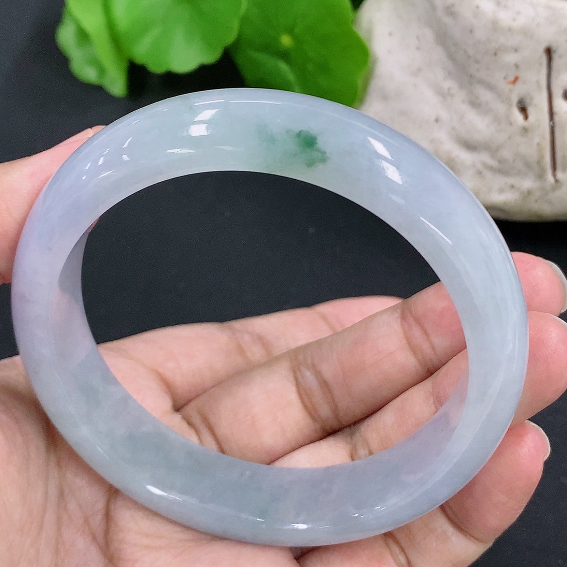 HKHQ jadeite round bracelet with a 58.1mm size and 61.85g weight, featuring smooth, polished jadeite beads.