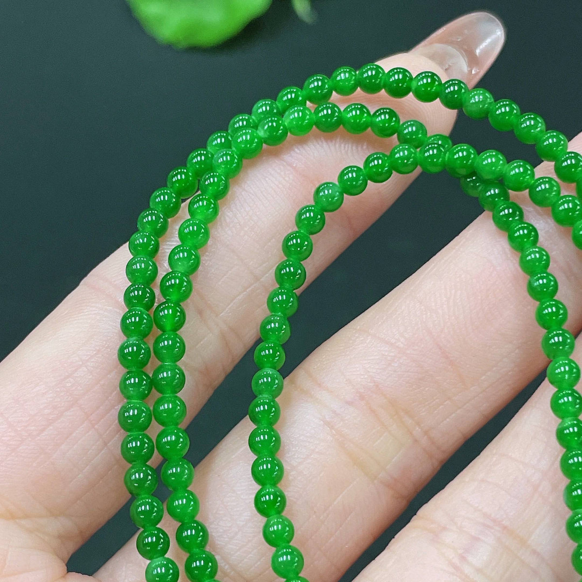 Jadeite bead necklace by HUILIU HQ with 3.1mm jade beads, total weight approximately 11.4g, natural green jade jewelry.