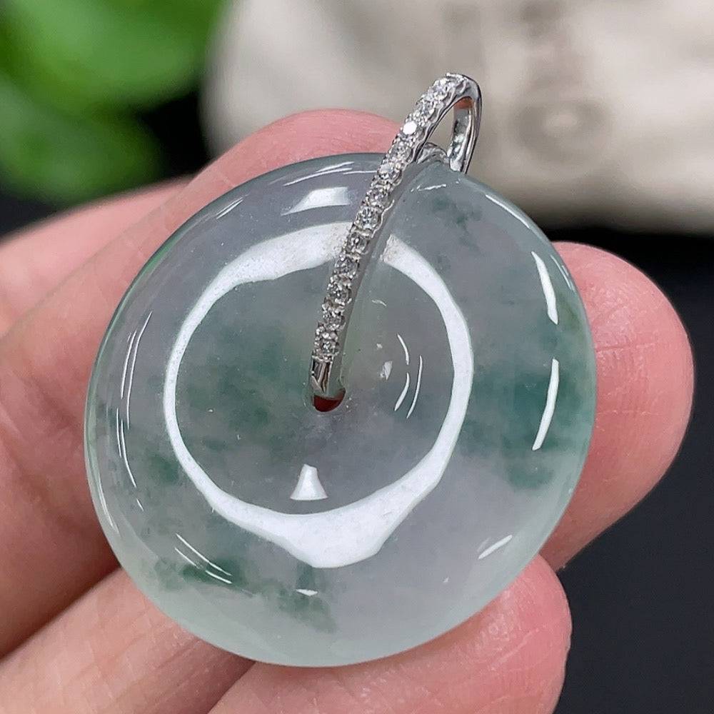 Jadeite pendant with peace buckle design by HUILIU HQ, 18k gold with diamond accents, weighing approximately 5.94g.