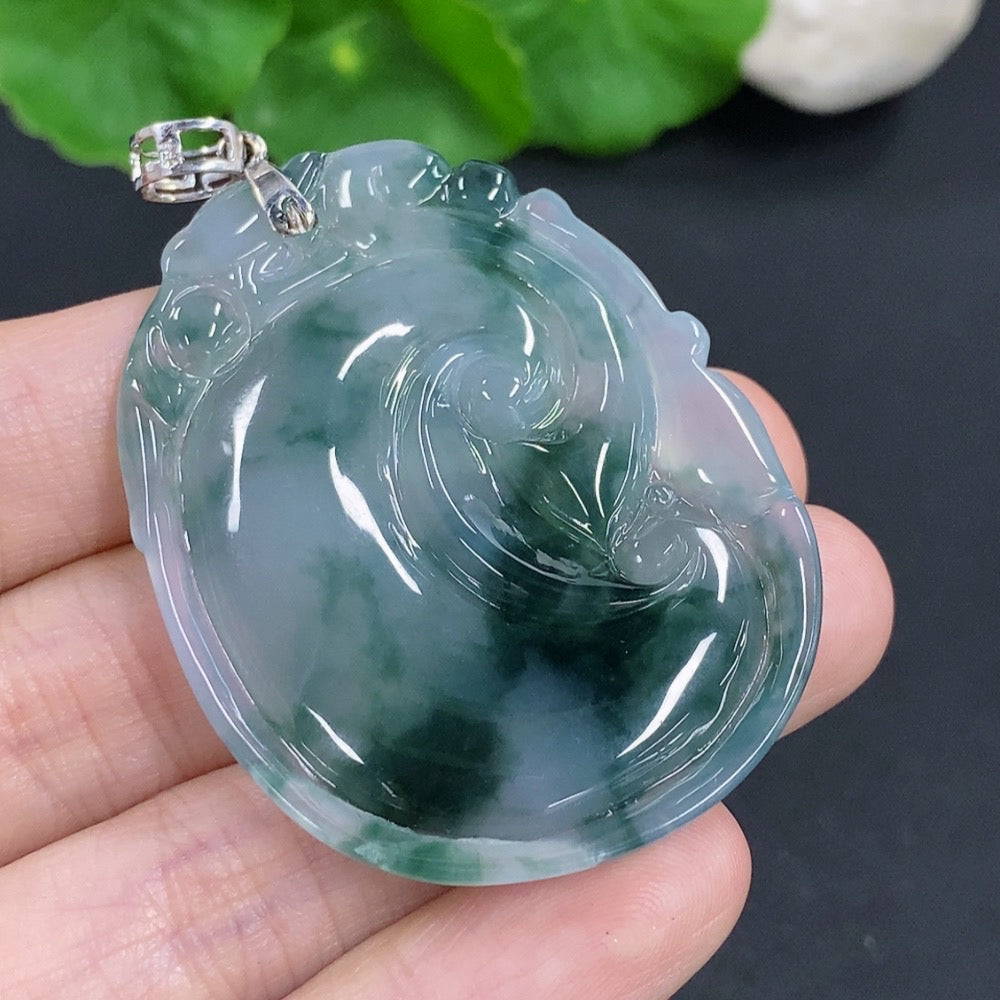 Jadeite Ruyi pendant with 18K gold clasp, showing a damaged jade piece and intricate design, weight approx. 21.9g.